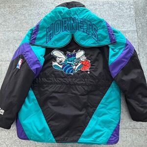 Vintage Charlotte Hornets Puffer Coat Lee Sport 90s era Size Medium